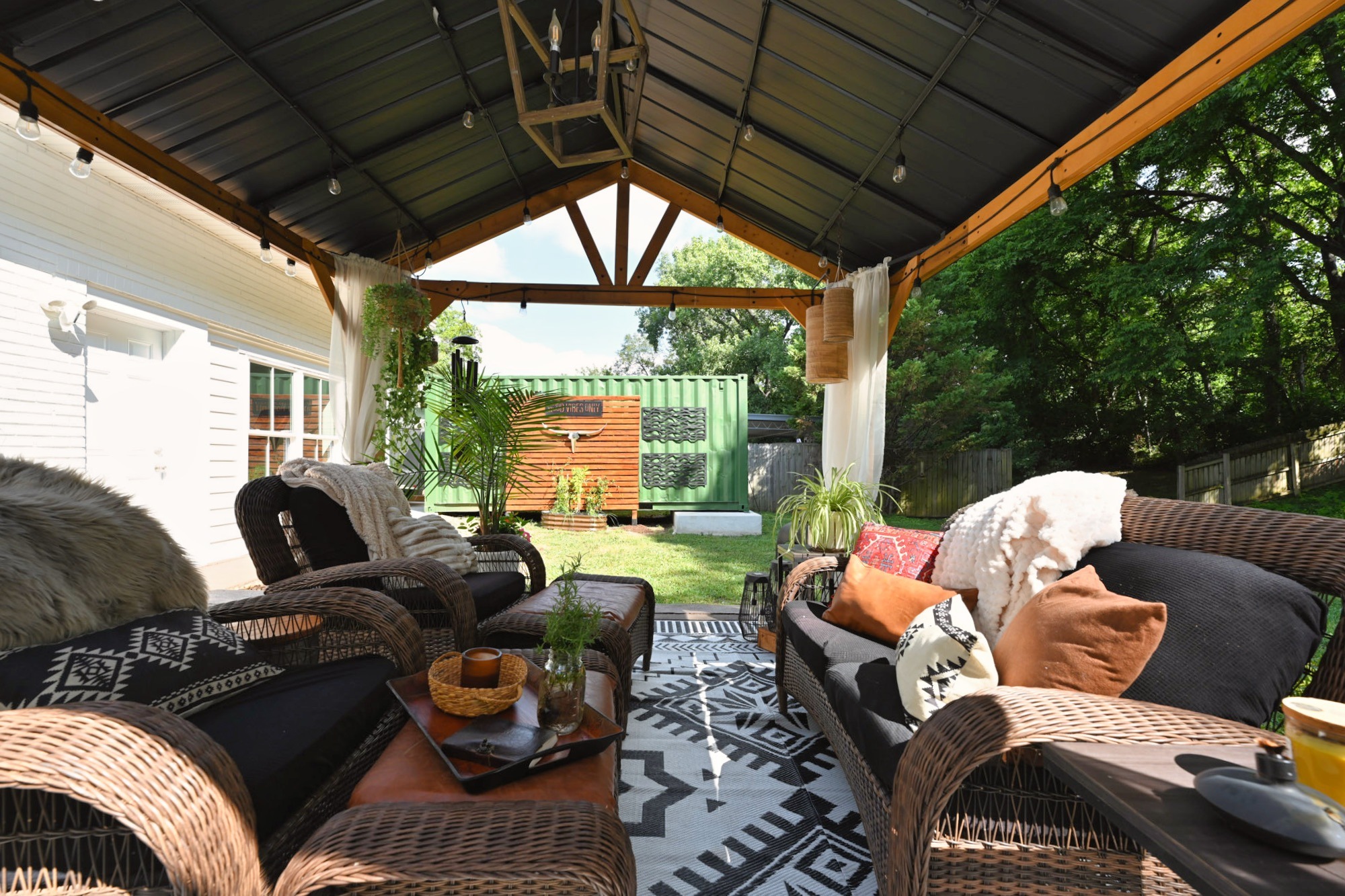 692 Brewer Drive — Detail